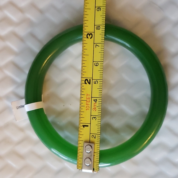 Solid Green Jade Bangle - Picture 6 of 8